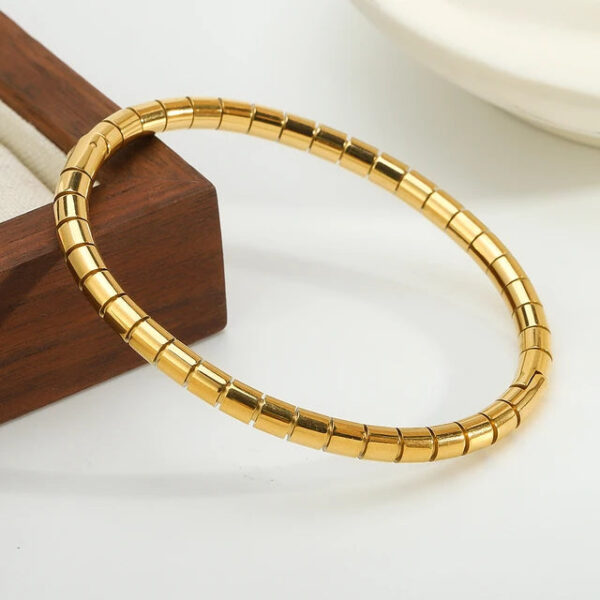 4C9B0378-71BF-4165-A538-9BA2738812F7 Elegance Bangle 18k