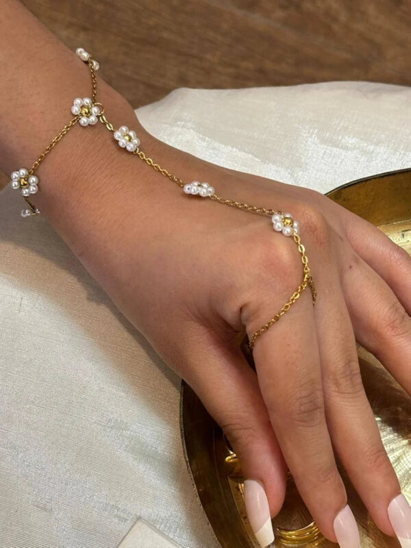 66F1761D-FEBA-4C1C-805A-364ABC8D7F5C Daisy Flower Anja