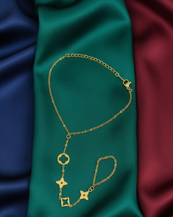 AA58B08F-E567-460F-8524-FB9475DA302D Star & Flower Anja