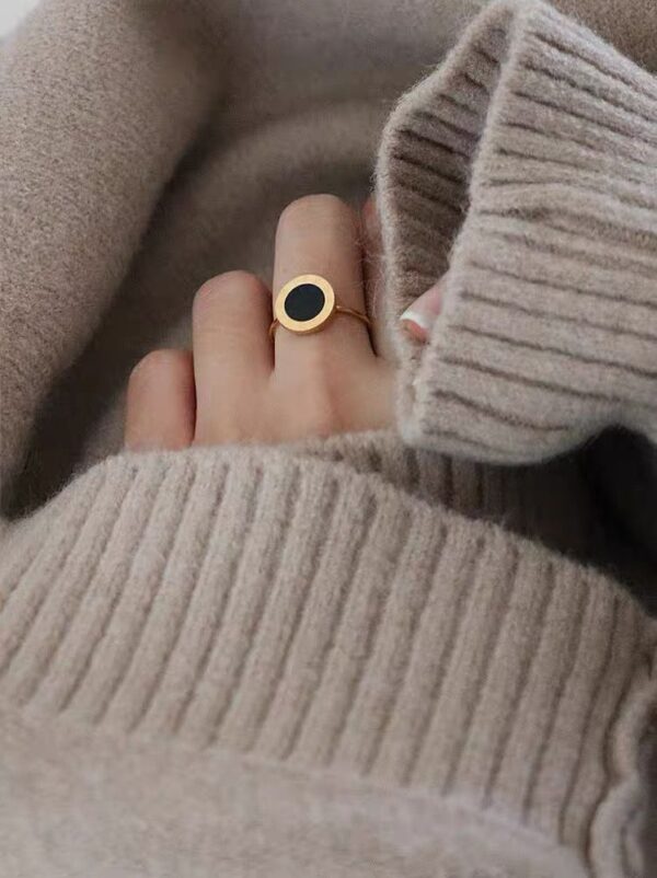 D1214312-EC2C-4085-BEC6-D4F555161984 Black Round Adjustable Ring