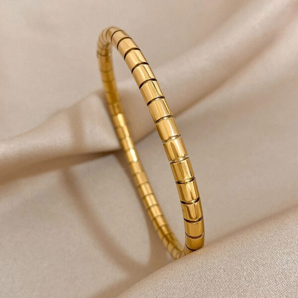 F768E8F2-631B-4743-9807-5F5CEF6BBF18 Elegance Bangle 18k